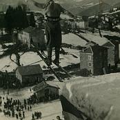 Umberto Combi 1921 - Salto dal trampolino con gli sci - (da lui prendono nome i Tornei Combi degli anni 45 e successivi)